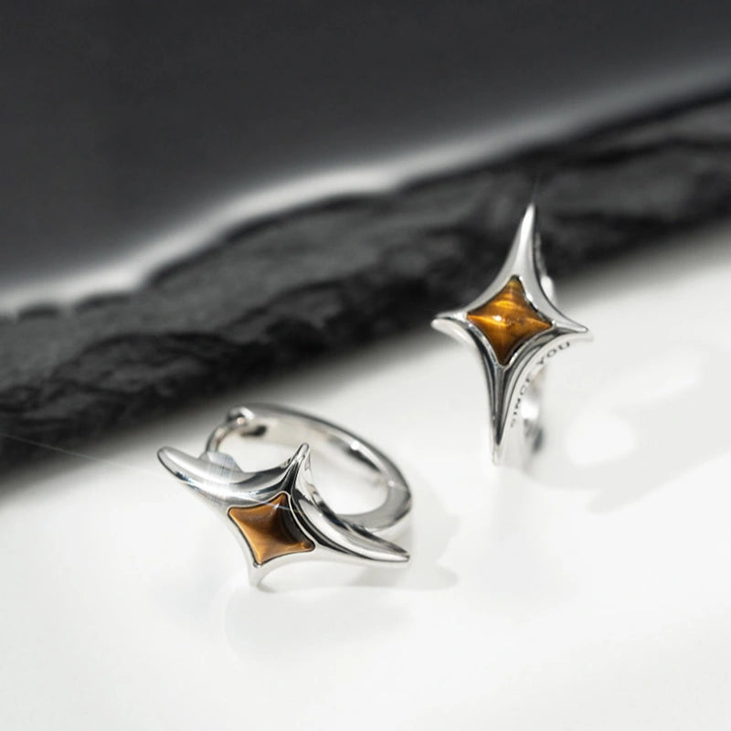 Boucles d'oreilles créoles unisexe œil de tigre étoile — Cristal de niche minimaliste pour la fortune et la bonne chance