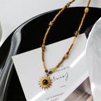 Collier en perles de bois massif et pierre naturelle œil de tigre — Dieu gardien du soleil