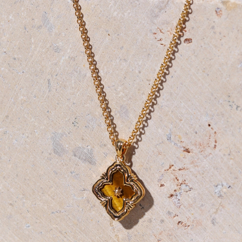 Collier trèfle de bravoure en pierre naturelle œil de tigre — Déesse de la chance
