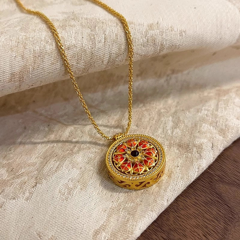 Collier Lotus Boussole Huit Trésors Orientale – Amulette de Protection Spirituelle