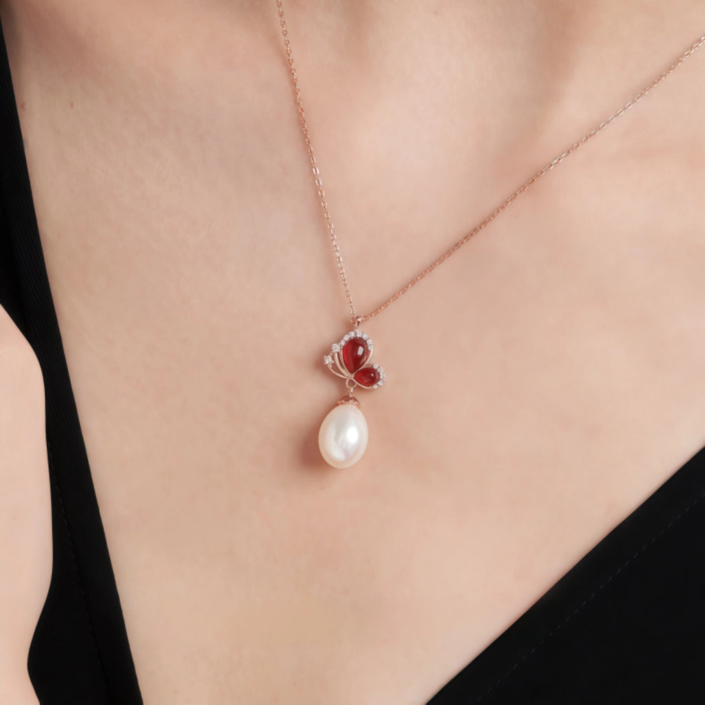 Collier en cristal de quartz clair Pendentif facetté irrégulier