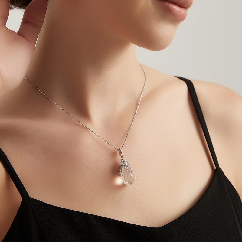 Collier Fleur de Neige en Cristal Naturel