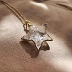 Collier Rêveur Lune en Quartz Clair – Purifie l'Aura, Fais Confiance à ton Intuition, Poursuis tes Rêves
