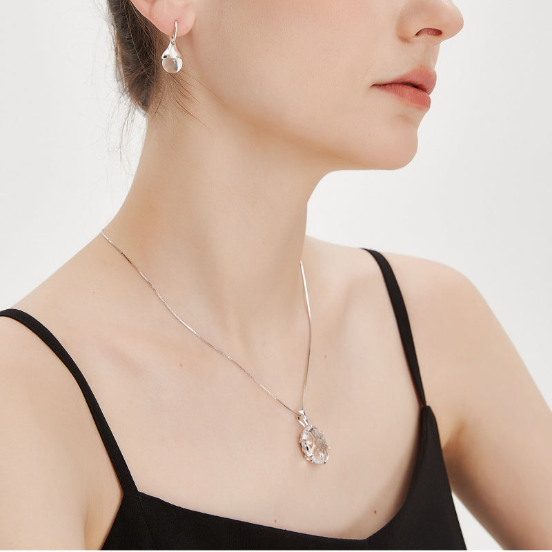 Silver Oval Clear Quartz Choker · Enhance Focus