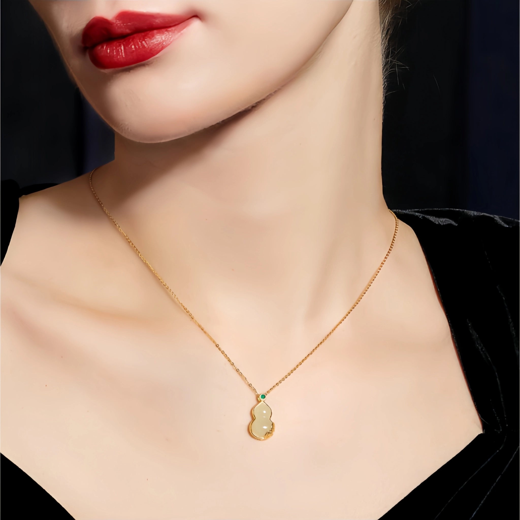 Collier en cristal de quartz clair Pendentif facetté irrégulier
