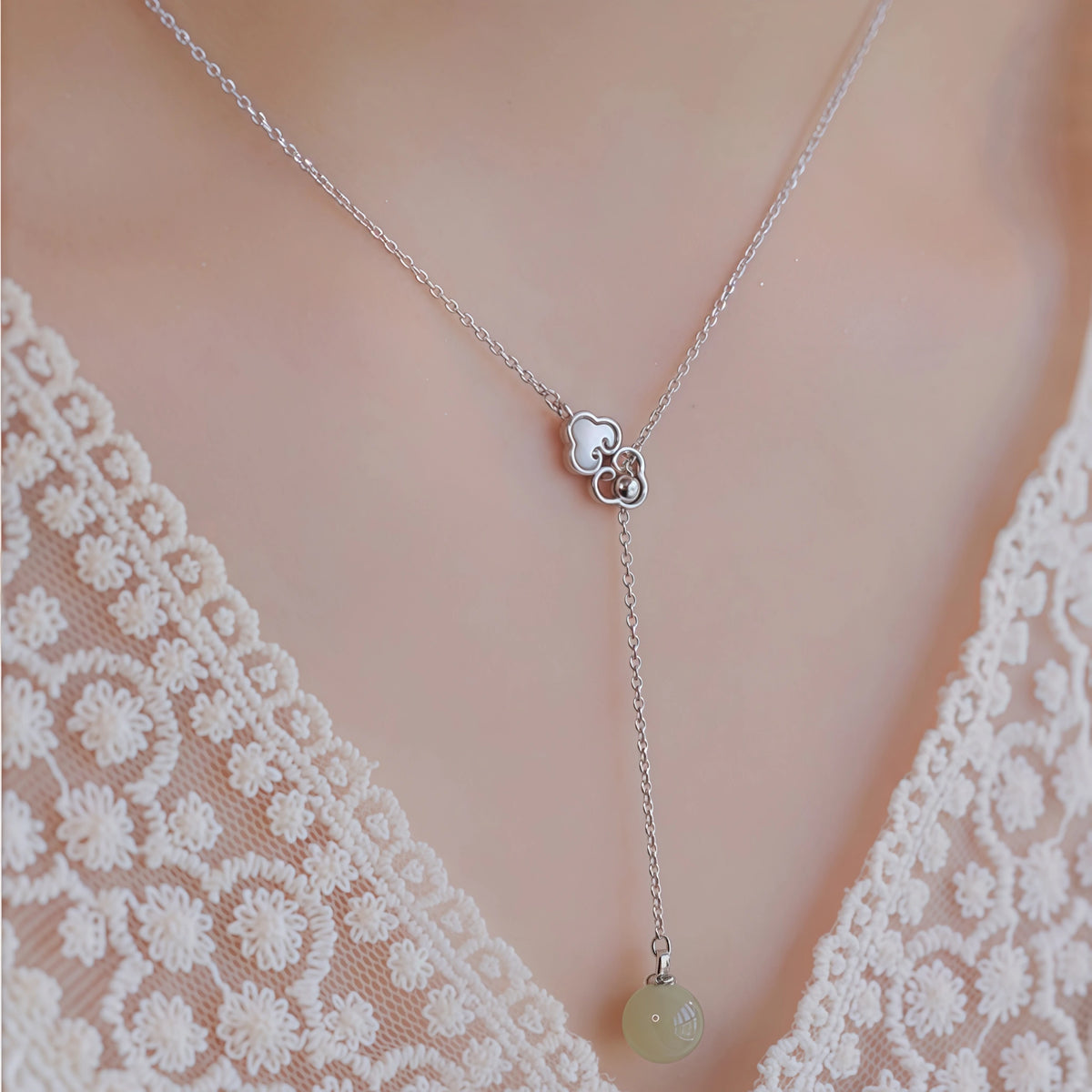 Collier à ajustement facile en quartz clair - Pureté intérieure et expression claire