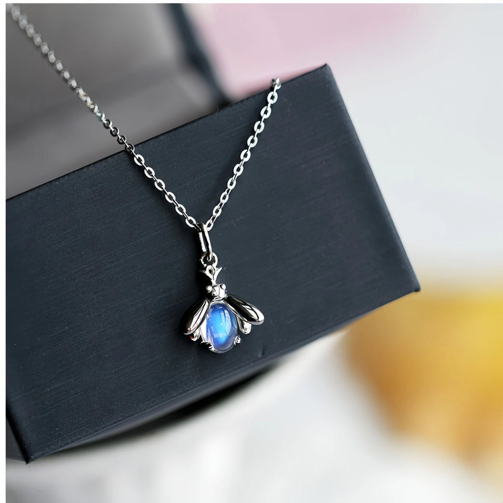 Pendentif Trèfle à quatre feuilles bleu en cristal naturel – Cadeau porte-bonheur pour elle / Maman