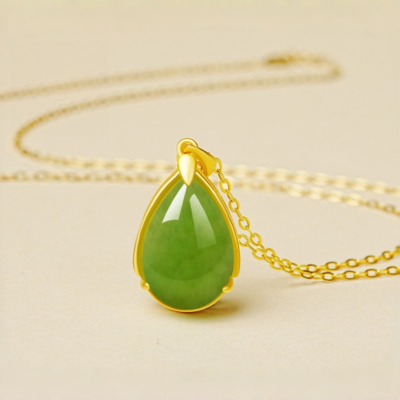 Élégant collier en jade Hetian naturel en forme de goutte