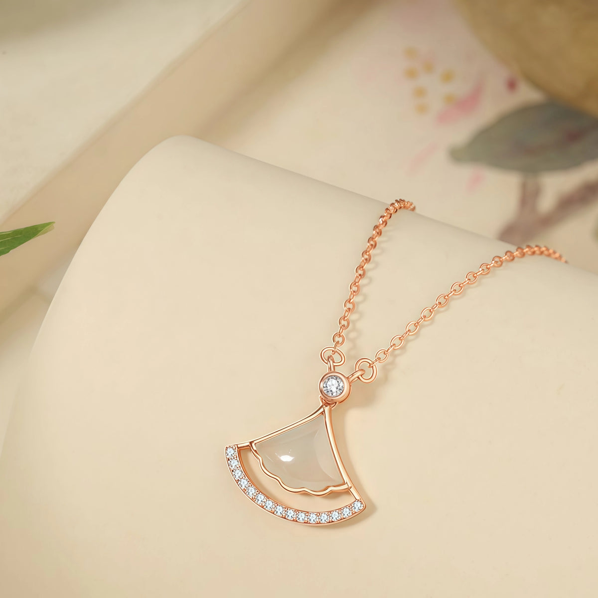 Women Luxury Fan Gemstone Necklace - Gentleness & Peace
