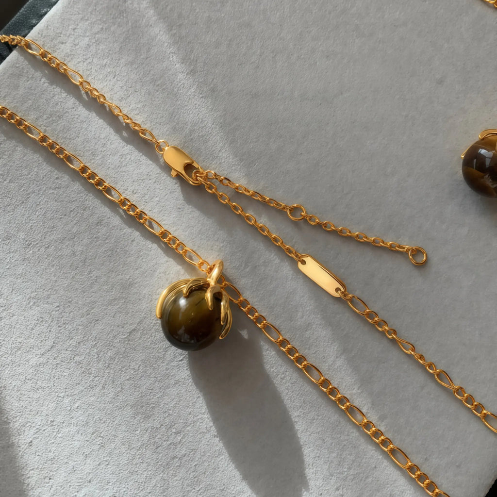 Collier en cristal de quartz clair Pendentif facetté irrégulier
