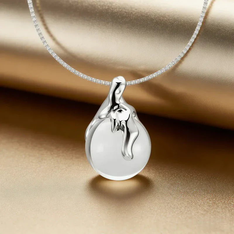 White lsle Natural Crystal Necklace