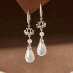 Boucles d'oreilles pendantes Lotus Rebirth en jade blanc