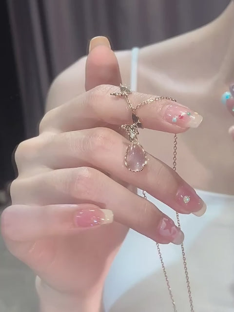Collier Papillon Goutte de Quartz Rose - Attirez l'Amour et l'Énergie Douce
