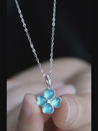 Pendentif Trèfle à quatre feuilles bleu en cristal naturel – Cadeau porte-bonheur pour elle / Maman