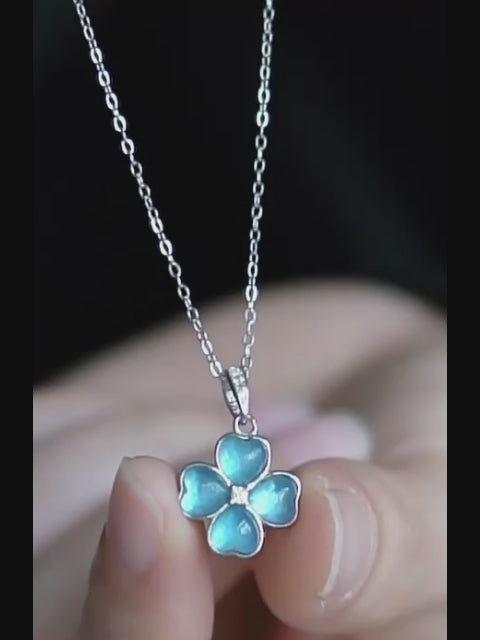 Pendentif Trèfle à quatre feuilles bleu en cristal naturel – Cadeau porte-bonheur pour elle / Maman