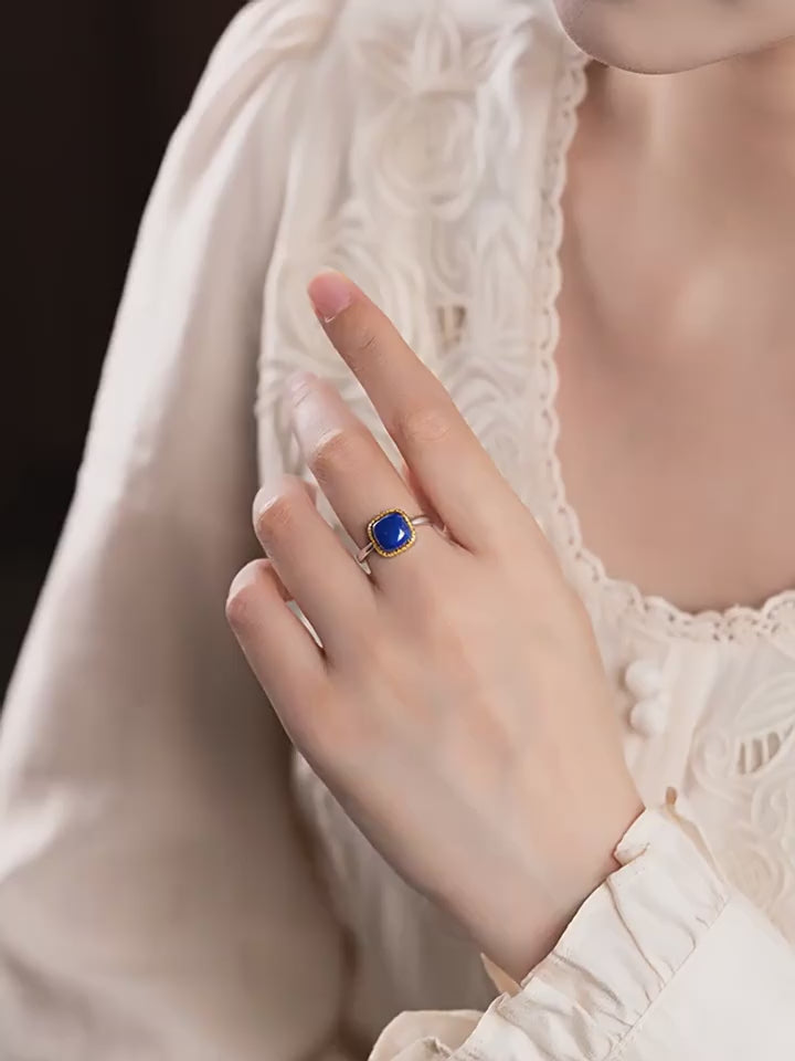 Bague classique en lapis-lazuli indigo