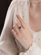 Bague classique en lapis-lazuli indigo