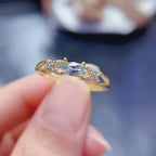 Bague tendance croisée en aigue-marine naturelle - Clarté et flux positif