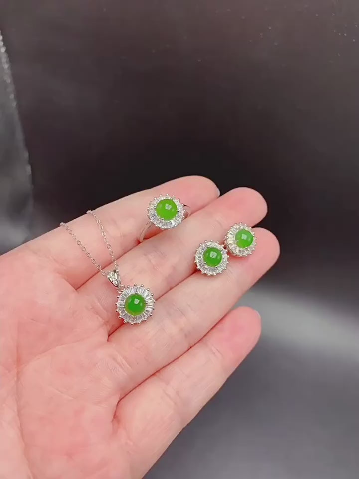 Collier en cristal de quartz clair Pendentif facetté irrégulier