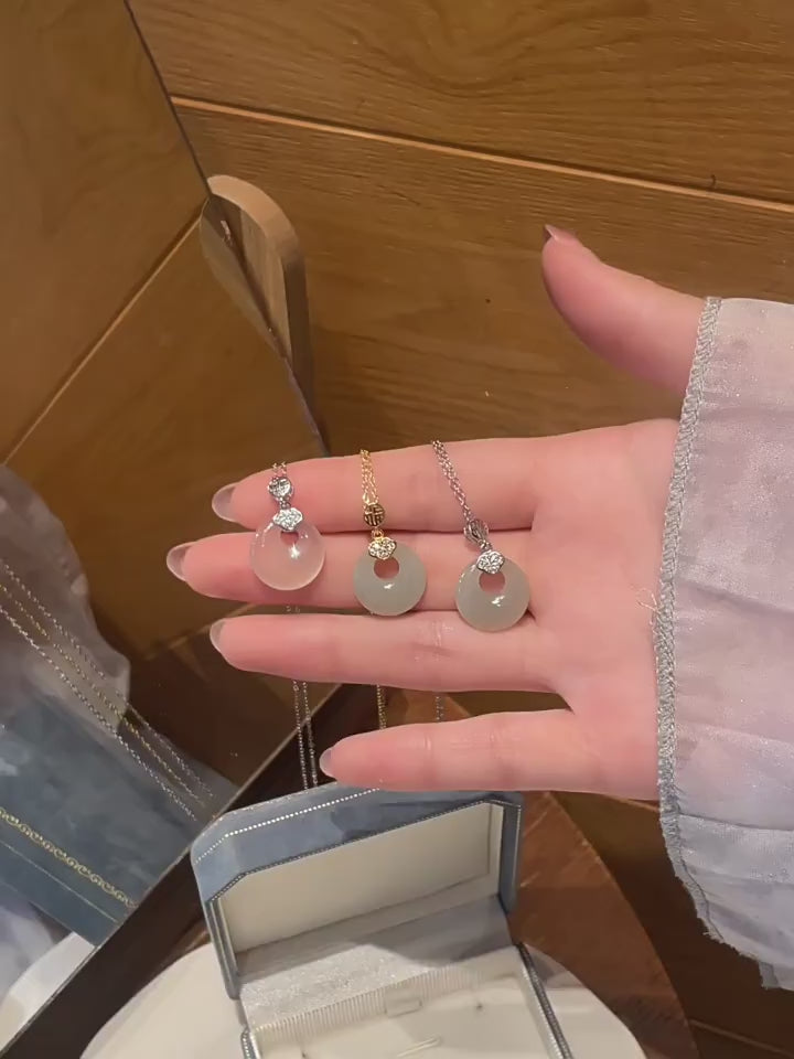 Collier à ajustement facile en quartz clair - Pureté intérieure et expression claire