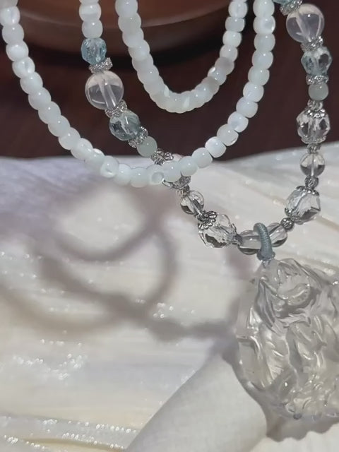 Collier Renard à Neuf Queues en Quartz Clair – Sagesse, Protection, Abondance