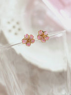 Boucles d'oreilles émaillées fleurs de cerisier et boucles d'oreilles fleurs simples