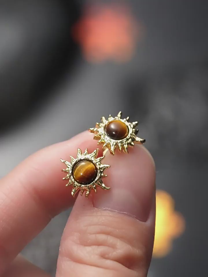 Puces d'oreilles Œil de tigre unisexe — Bijoux de niche unisexe en cristal pour la fortune et l'énergie positive