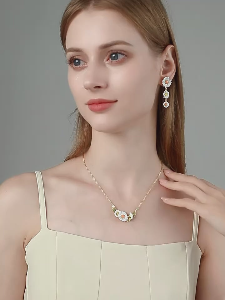 Enamel Daisy Flower Leaf Necklace - Embrace Constant Warmth
