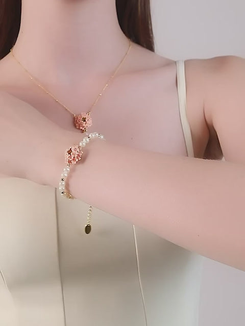 Bracelet perlé Fleur de cerisier Bracelet en émail grappe de fleurs Luxe léger
