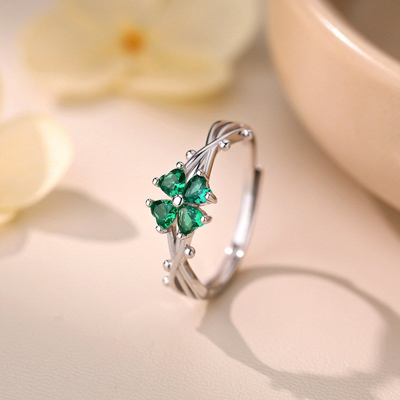Bague porte-bonheur trèfle à quatre feuilles verte — Envoyez de la chance à votre petite amie