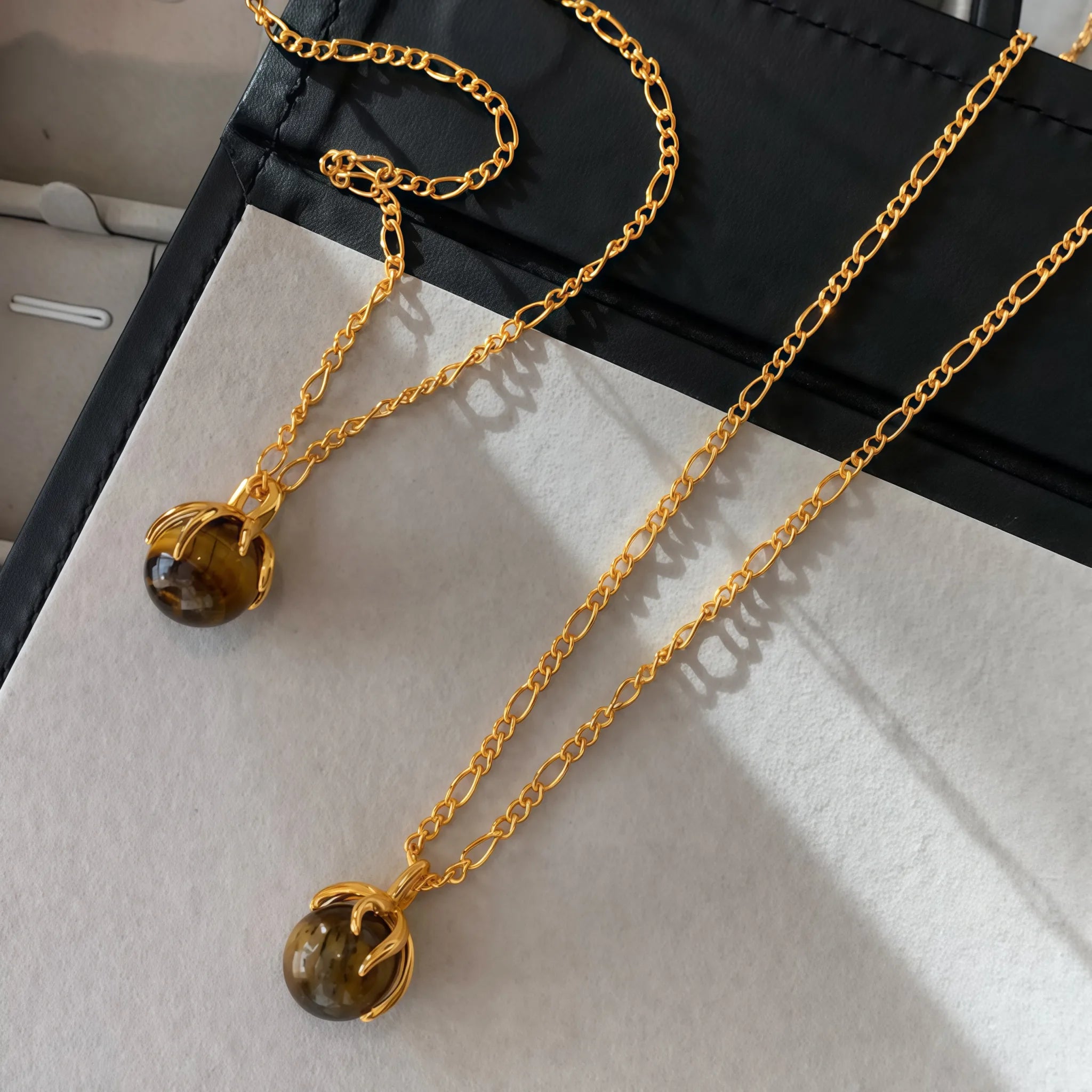 Collier en cristal de quartz clair Pendentif facetté irrégulier