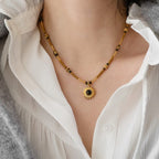 Collier en perles de bois massif et pierre naturelle œil de tigre — Dieu gardien du soleil