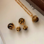 Collier en cristal de quartz clair Pendentif facetté irrégulier