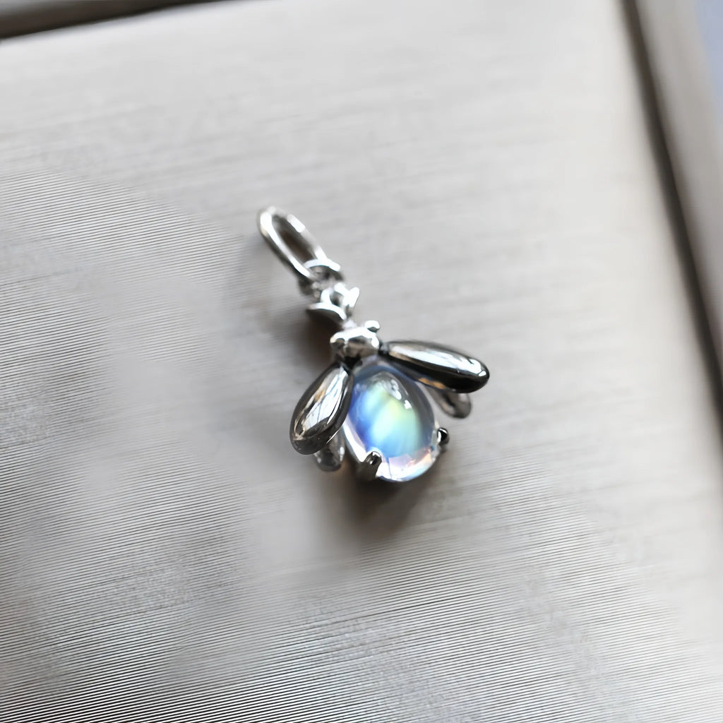 Pendentif Trèfle à quatre feuilles bleu en cristal naturel – Cadeau porte-bonheur pour elle / Maman