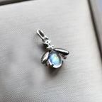 Pendentif Trèfle à quatre feuilles bleu en cristal naturel – Cadeau porte-bonheur pour elle / Maman